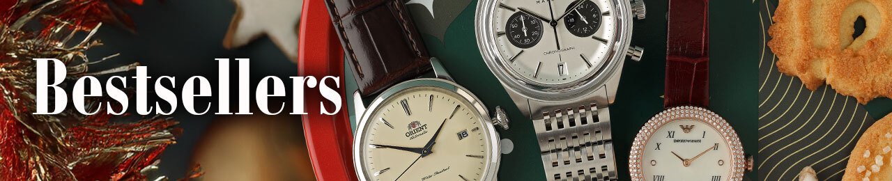 Trzy zegarki na zielonej poduszce z napisem Best sellers