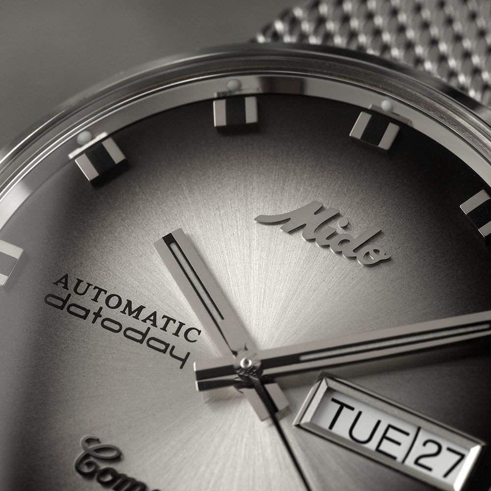 Close up of Mido Commander Shade Horloge M842942711