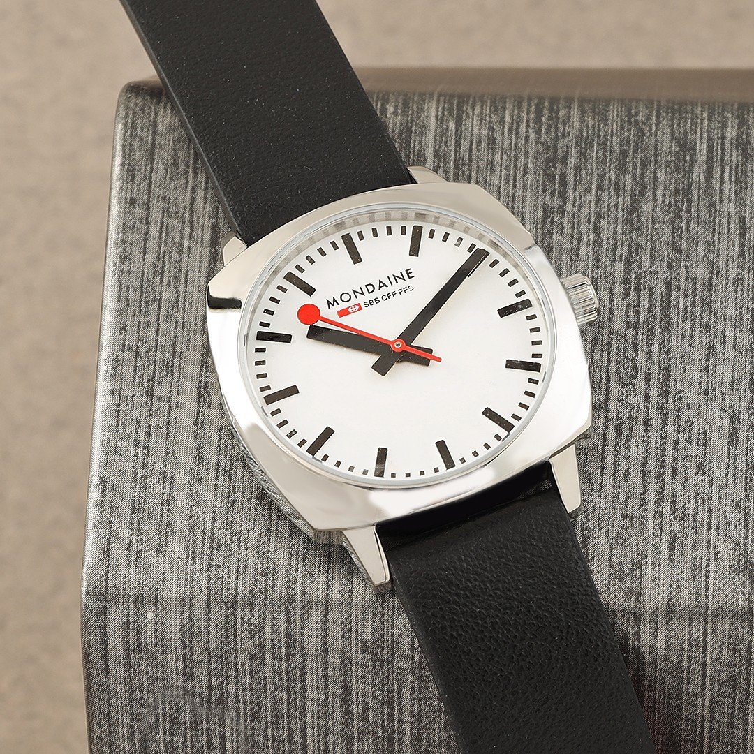 Reloj Mondaine con correa de piel