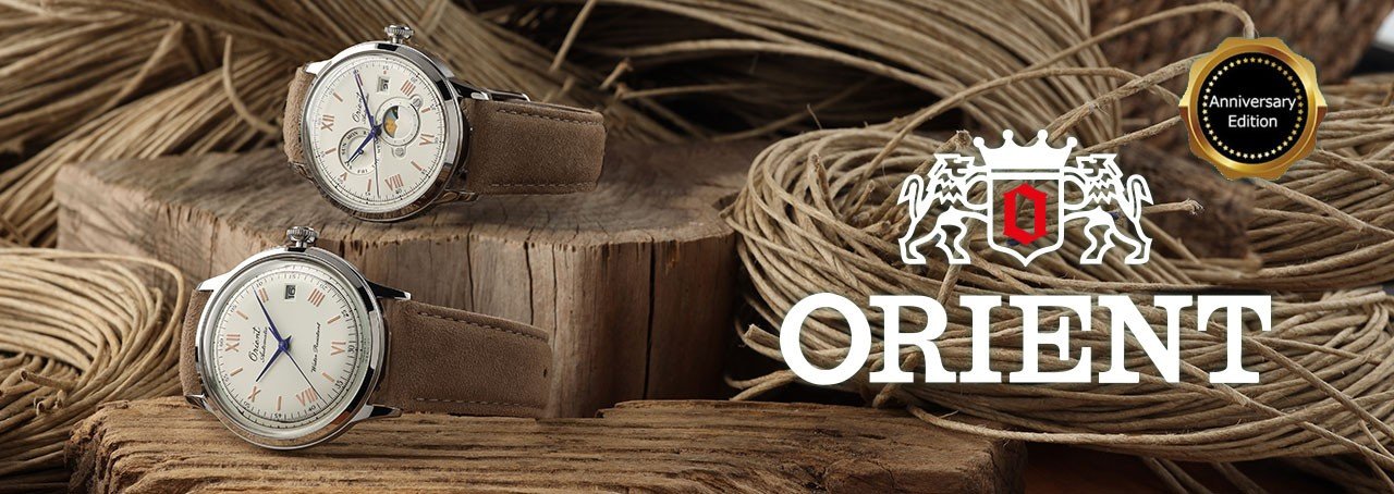 twee klassieke oriënt horloges met hout en bruin touw