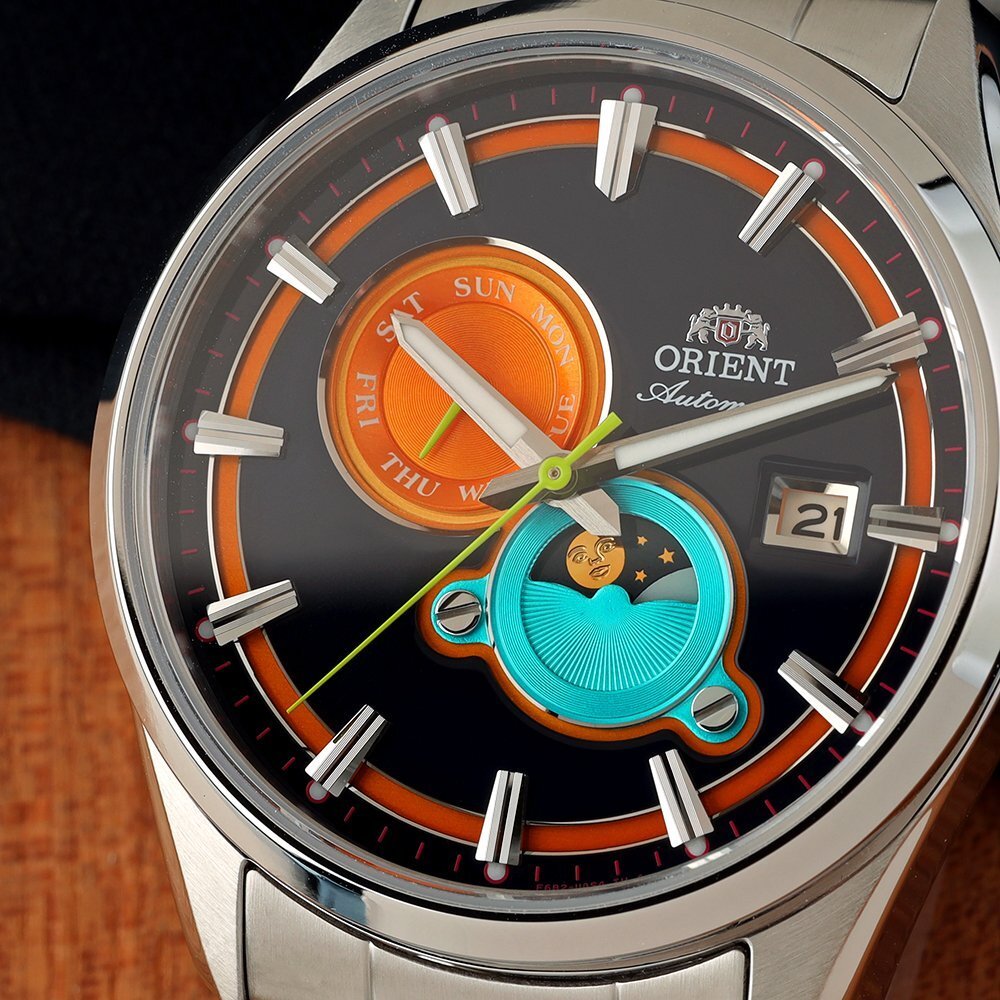 Primo piano dell'orologio RA-AK0316L