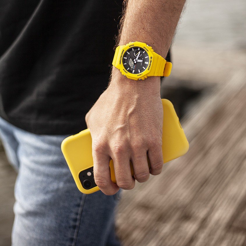 Smartphone und Uhr