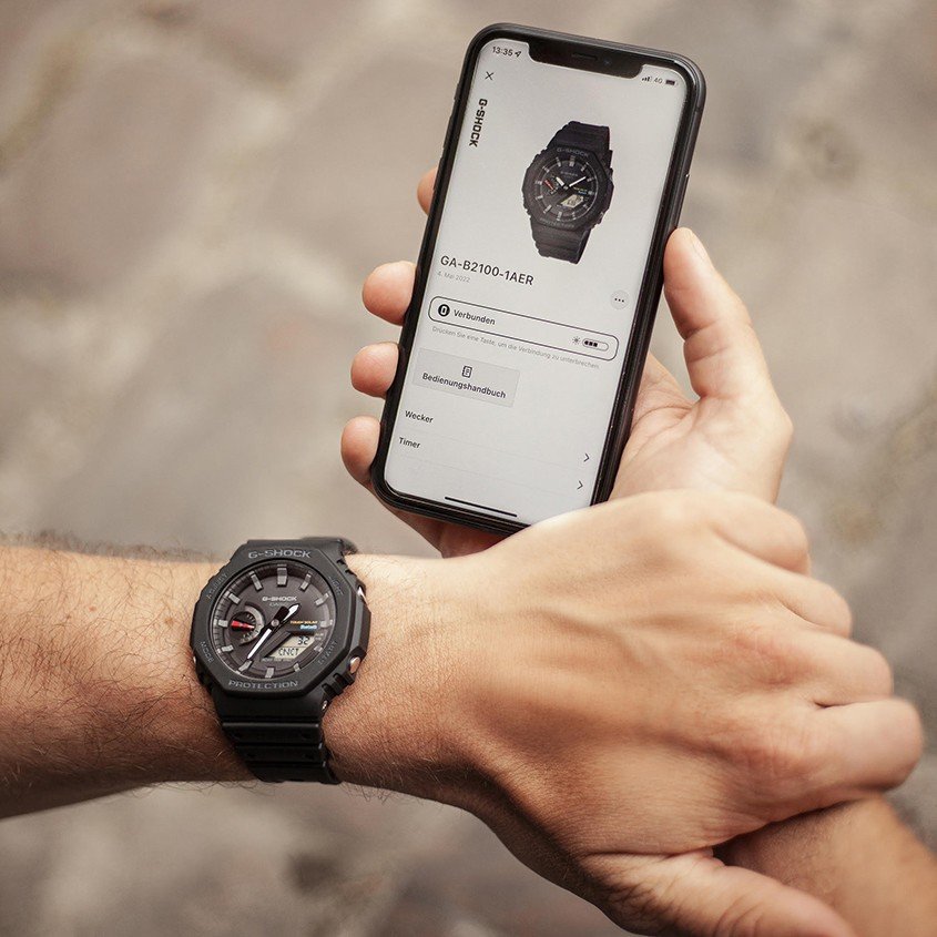 Smartphone und Uhr