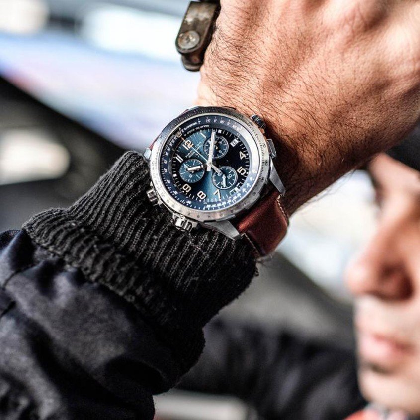 Watch with internal bezel