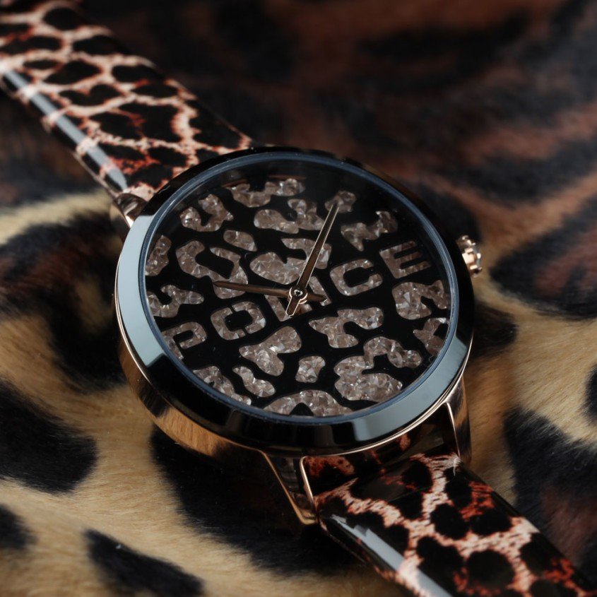Uhr mit Leopardendruck