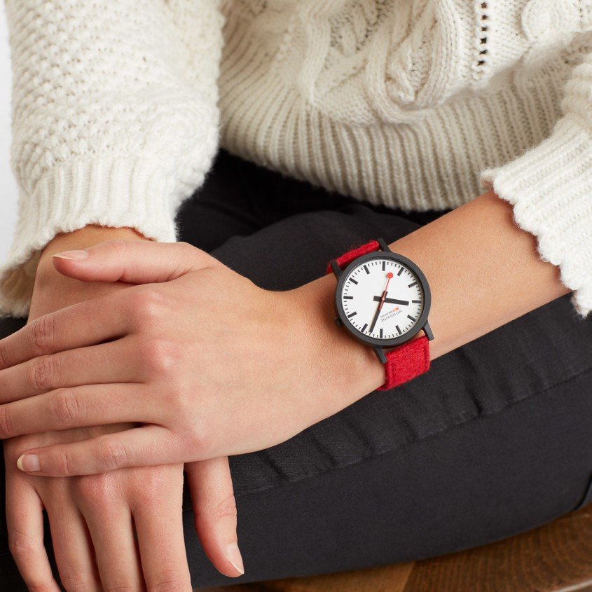 Afbeelding Mondaine Essence horloge