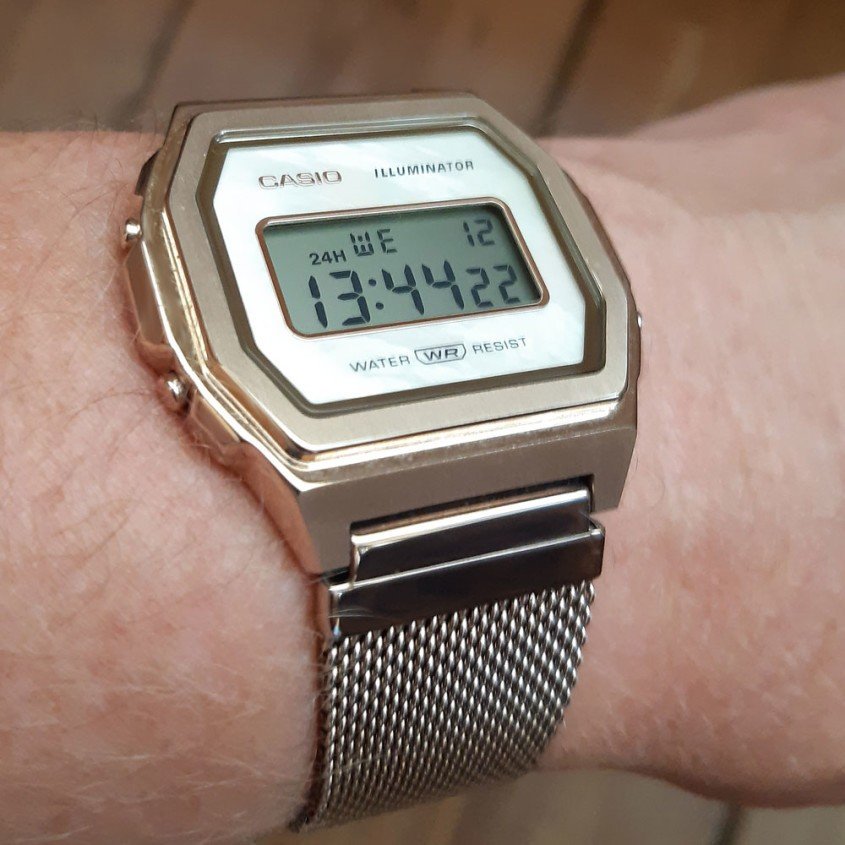 Foto Casio A1000 Iconic horloge