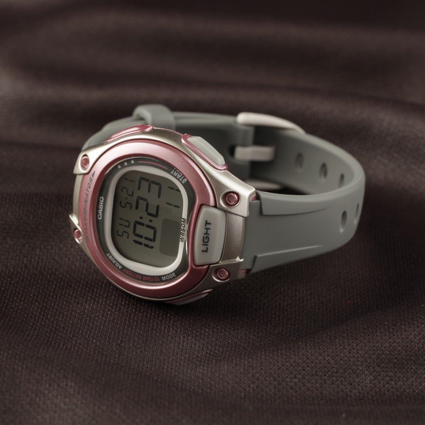 Casio Collectie LW-203-8AVEF sporthorloge met laptimer