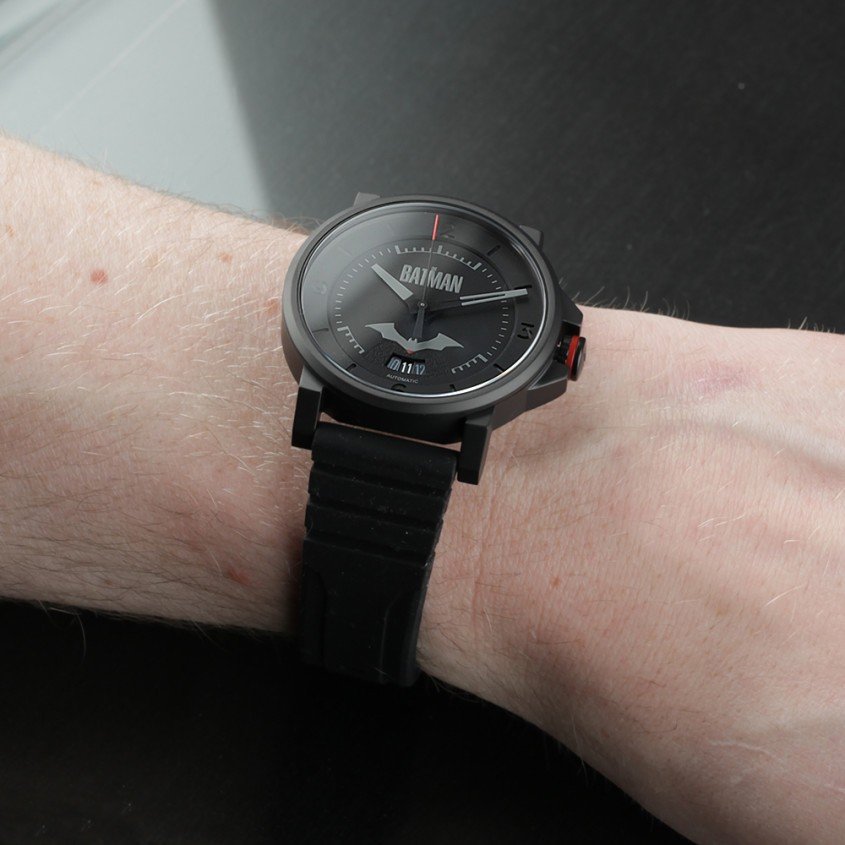 Batman-Uhr am Handgelenk