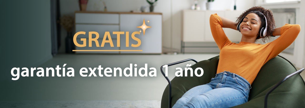 Mujer relajándose en una silla con el texto "Un año extra de garantía gratis"
